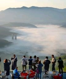 北海道・占冠の早朝、広がる雲海 山頂テラスに700人