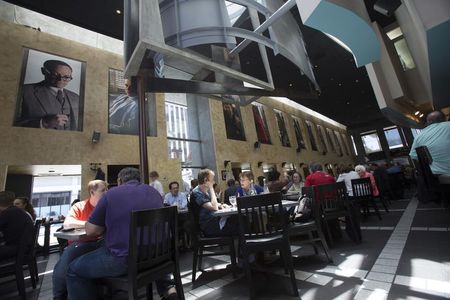 米サービス業PMI:6月は61.2に上昇-市場予想は58