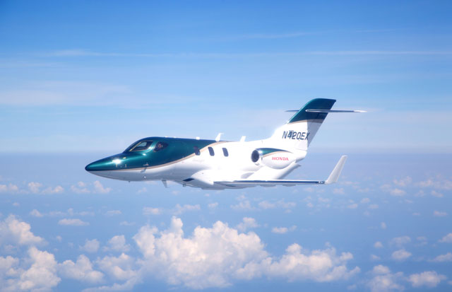 ホンダの小型ジェット、量産1号機が初飛行
