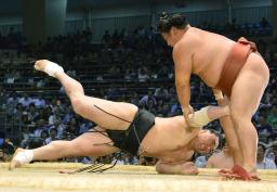 大相撲、嘉風が日馬破り初金星