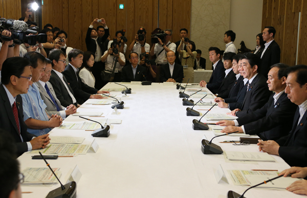 健康・医療戦略を閣議決定 メタボの人「２５％削減」