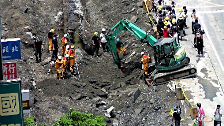爆発事故の死者28人に=台湾