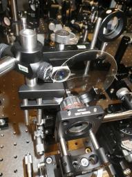 世界最高速の連写カメラを開発 東大と慶大、1兆分の1秒撮影