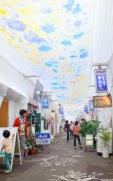 花園神社の社報挿絵を描く ジャンル超える若手美術家