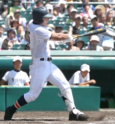 涙こらえる東邦“バンビ２世”藤嶋「もっと先輩たちと野球がしたかった」