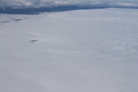 アイスランドの火山で地震 飛行規制し警戒続ける
