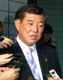 安倍首相、外相留任を検討＝政策の継続性重視