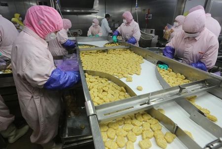 上海の期限切れ肉出荷、会社幹部6人を逮捕