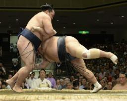 白鵬、歴代８位の通算８６０勝 余裕の笑みで後半戦へ