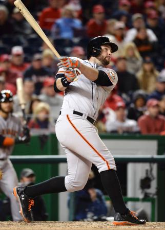 ジャイアンツ敵地で連勝延長 18回にベルト弾