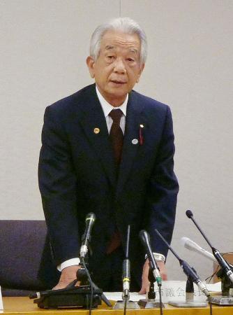 東大阪:市議会７会派１９人が政活費２２３５万円返還へ