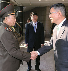 韓国と北朝鮮、軍幹部が会談 将官級は7年ぶり