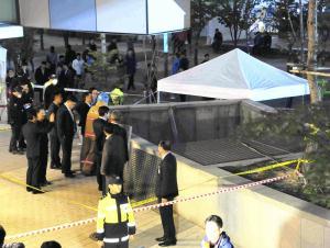 野外コンサート、16人転落死…換気口ふた崩落 2014年10月17日 21時16分
