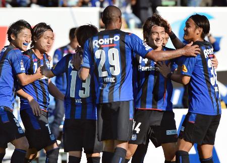 首位浦和敗れる、Ｇ大阪７連勝で勝ち点差４に