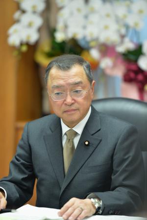 SMバー支出、復興相批判 「誰が考えてもおかしい」