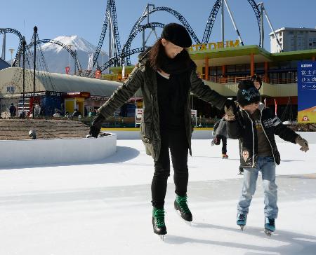 関東で今季初、屋外リンク開業 富士急ハイランド