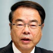 望月環境相側、政治資金収支合わず 742万円分