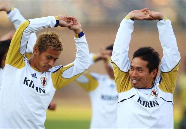 長友、本田に「ダービーで負けたら髪を紫にしろ」