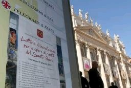 法王への献上品で抽選会 クリスマスに貧困者支援