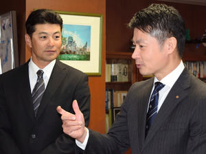 プロ野球:「来季、優勝報告を」 カープ・緒方監督が知事表敬 ／広島