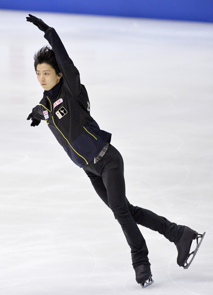 男子ＳＰに羽生登場＝女子には村上、宮原－ＮＨＫ杯フィギュア