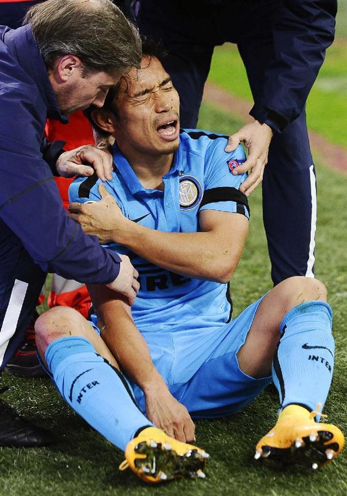 負傷の長友についてインテルＳＤ「手術不要の見込み」／ＥＬ