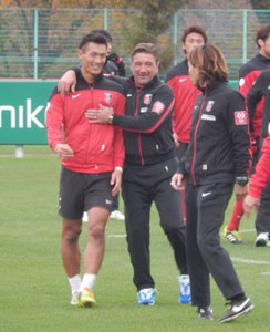 Ｖ王手の浦和０―０で後半へ Ｊ１、ガ大阪は２点リード