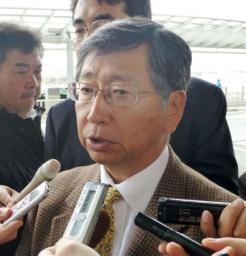 ＴＰＰ首席交渉官会合へ 鶴岡氏が出発