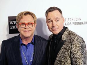 E・ジョン結婚式のメニューは…ベッカム氏長男が紹介