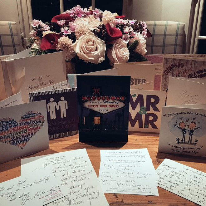 エルトン・ジョン、結婚式の様子を公開