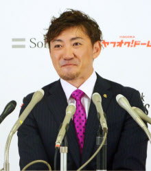 ソフトバンク内川、3億円で更改 柳田は5800万増