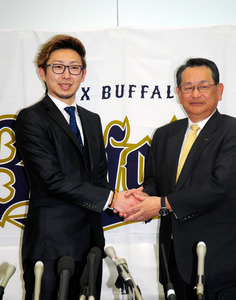 金子がオリックス残留表明 4年総額20億円