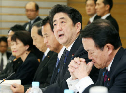 景気底上げへ３・５兆円…地方経済活性化に重点 2014年12月28日 08時37分