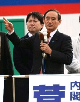 【菅官房長官 】 「陰で支える」から脱却 危機管理で懸念も