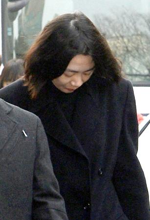 逮捕状審査で“ナッツ姫”出頭