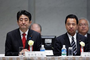 今年中に実質賃金プラスに持っていくよう頑張る＝甘利経済再生相