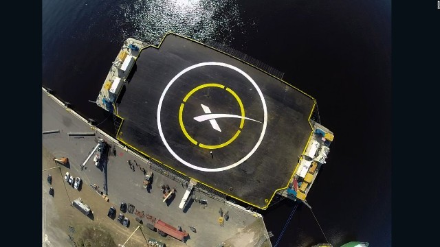米スペースX、注目のロケット打ち上げ延期 軍事衛星契約も先送り
