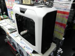 ラッチ式サイドパネル採用の大型PCケース「780T」