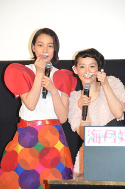 能年玲奈、手作りの"クラゲヒゲ"を披露「ユニークなヒゲが好きです」