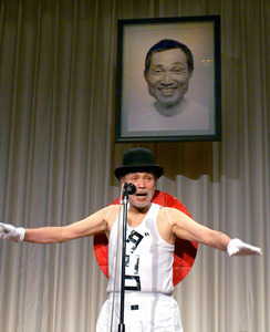 赤瀬川原平さんしのぶ会に340人、笑いの絶えない一夜