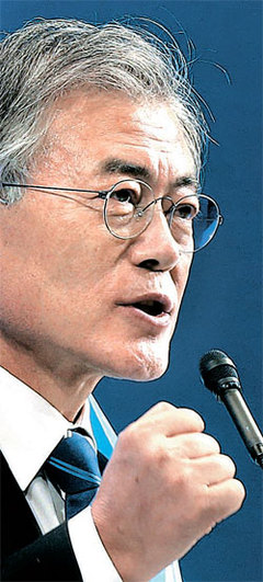 文在寅「朴正煕の墓地参拝する」