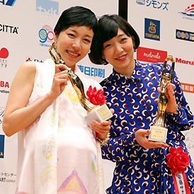 第69回毎日映画コンクール:表彰式 女優主演と脚本、安藤姉妹に笑顔