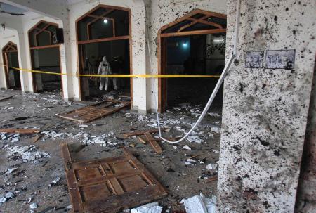 パキスタン:シーア派モスク襲撃で20人死亡 北西部