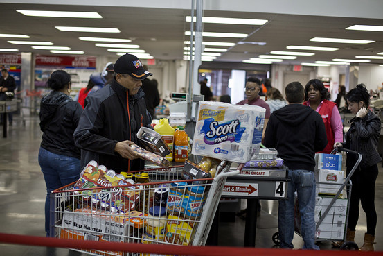 コストコ、アメックスとの独占契約終了はコストが理由と説明