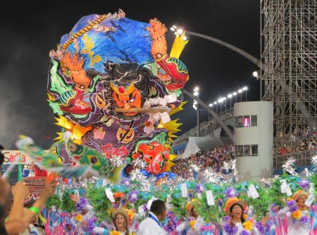 巨大な人形灯籠、カーニバル沸かす 「復興」願う青森・五所川原の立佞武多