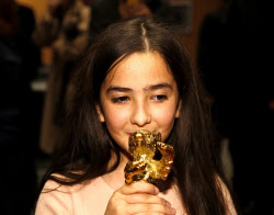 イランのパナヒ監督に金熊賞 ベルリン国際映画祭