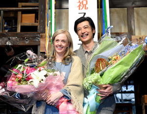 「マッサン」スタジオ撮影終了 フォックスさん大粒の涙