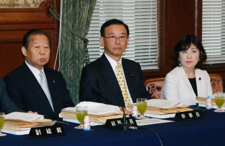 自民、改憲案作成へ各党と連携 運動方針を了承