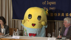ふなっしー、外国人記者の質問に困る