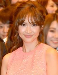 紗栄子 入社式にサプライズ登場、新入社員に「毎日楽しんで」